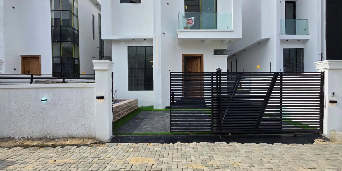 Luxury 4 Bedroom Fully Detached Duplex With Bq