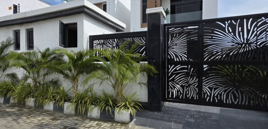 Stunning 5-Bedroom Fully-Detached Duplex