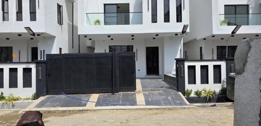 Luxury 5-Bedroom Fully Detached Duplex with BQ