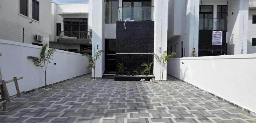 Modern 5 Bedroom Executive Duplex