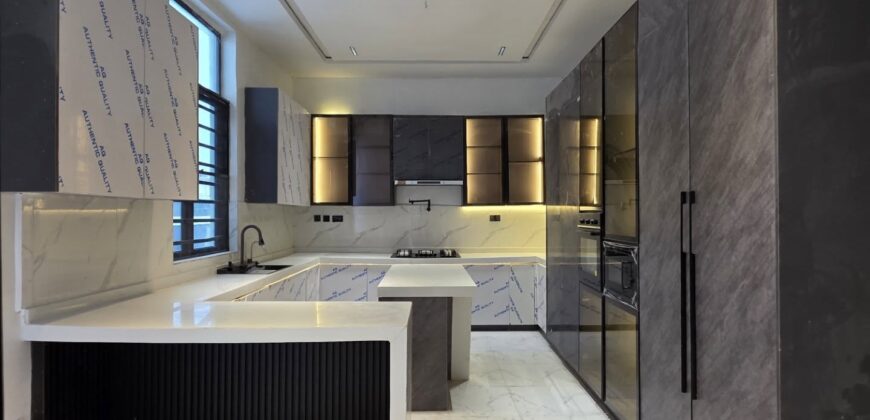 Stunning 5-Bedroom Fully-Detached Duplex