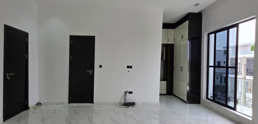 Stunning 5-Bedroom Fully-Detached Duplex