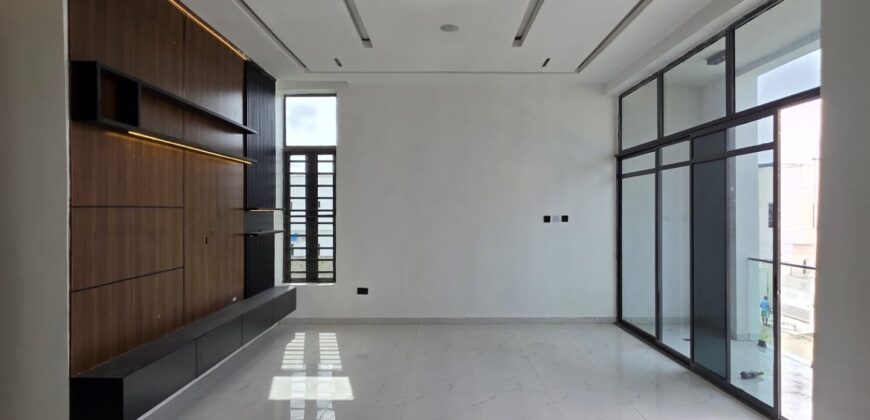 Stunning 5-Bedroom Fully-Detached Duplex