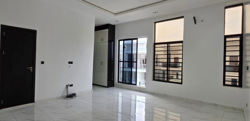 Stunning 5-Bedroom Fully-Detached Duplex