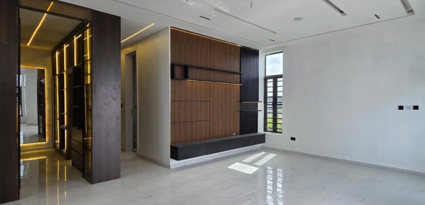 Stunning 5-Bedroom Fully-Detached Duplex