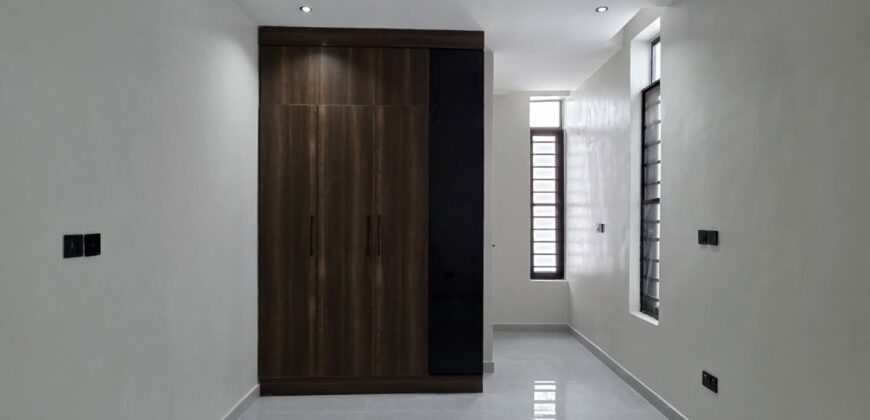 Luxurious 5-Bedroom Executive Duplex in Lekki 2nd Tollgate