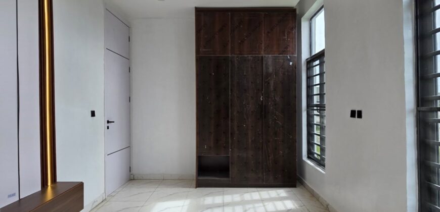 Stunning 5-Bedroom Fully-Detached Duplex