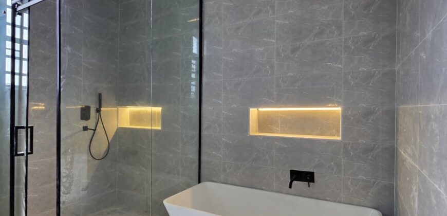 Stunning 5-Bedroom Fully-Detached Duplex