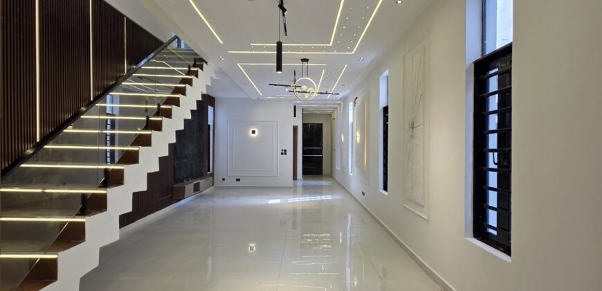 Modern 5 Bedroom Executive Duplex