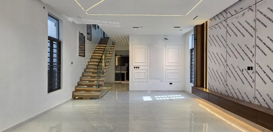 Stunning 5-Bedroom Fully-Detached Duplex