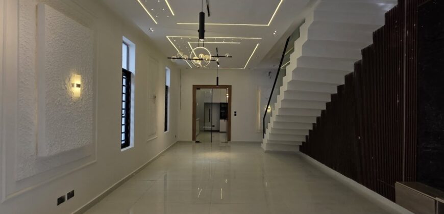 Modern 5 Bedroom Executive Duplex