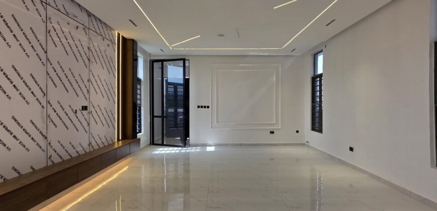 Stunning 5-Bedroom Fully-Detached Duplex