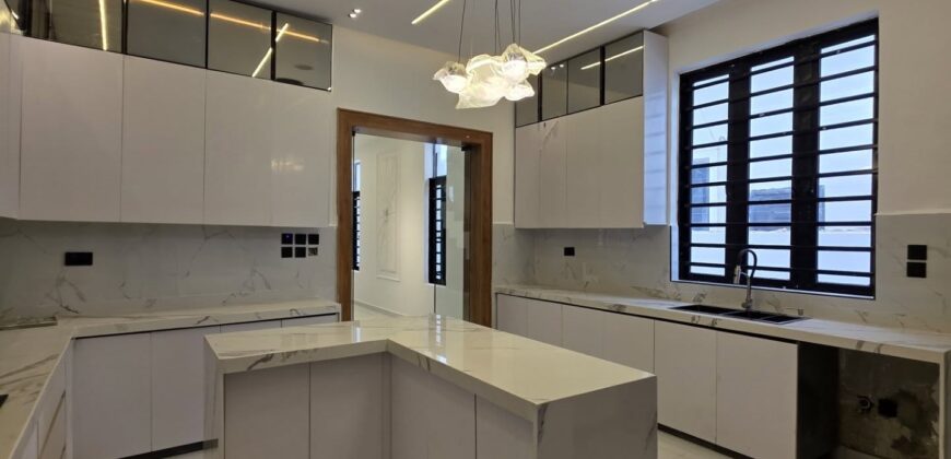 Modern 5 Bedroom Executive Duplex