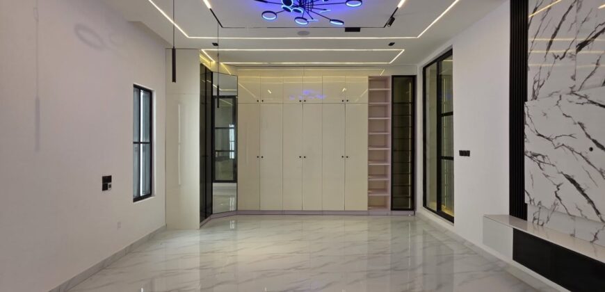 Luxury 5-Bedroom Fully Detached Duplex with BQ